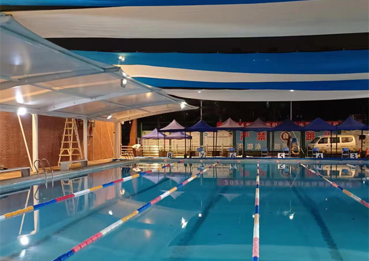 案例：長(zhǎng)彤學(xué)校游泳池遮陽布制作施工過程圖